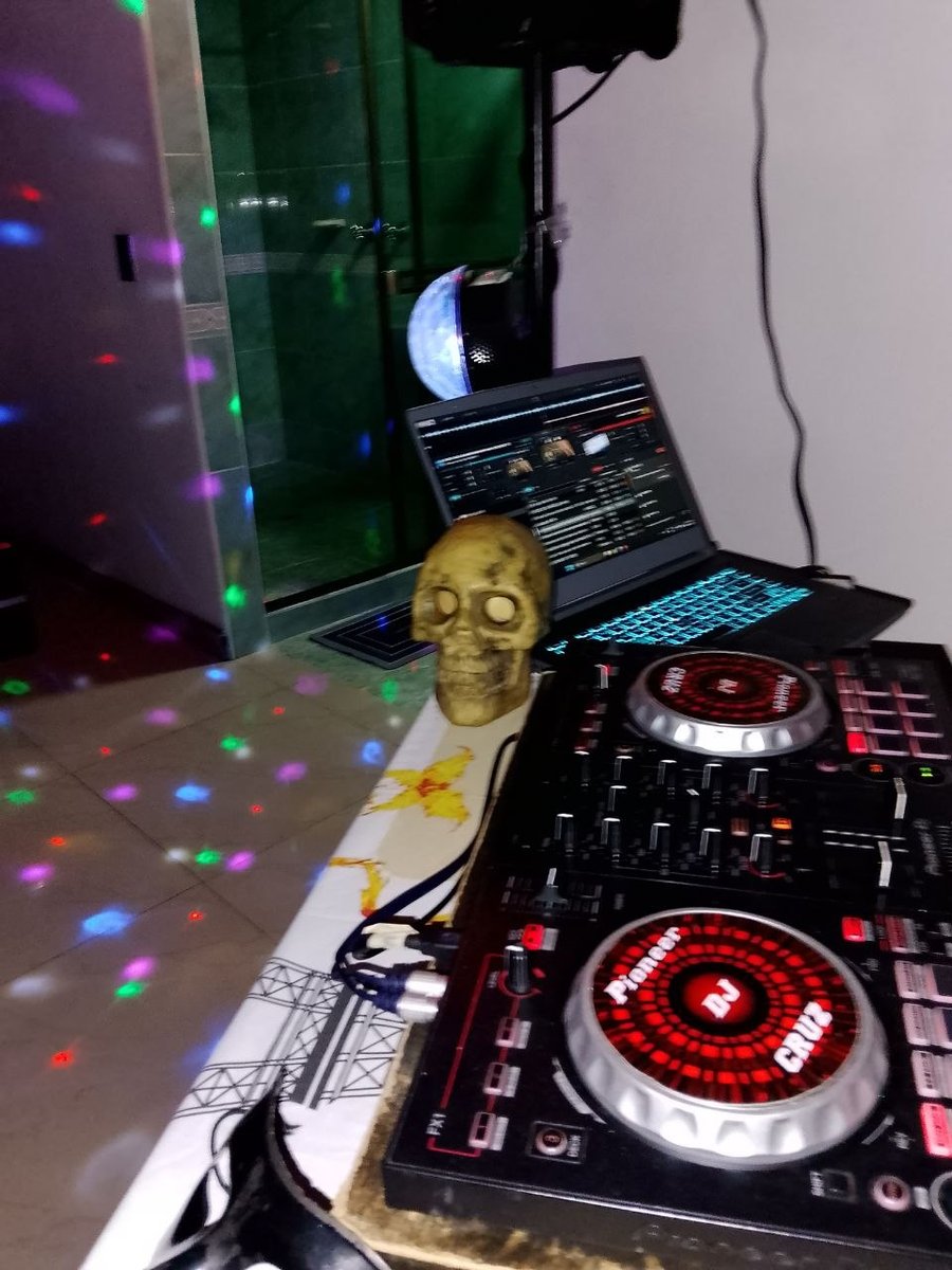 Montaje de sonido y luces de la noche